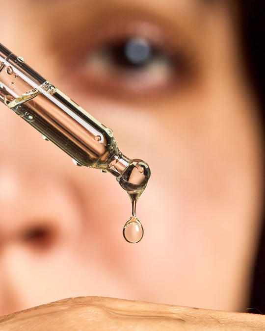 Vitamin C and Retinol: Unleashing Their Combined Potential for Youthful Skin