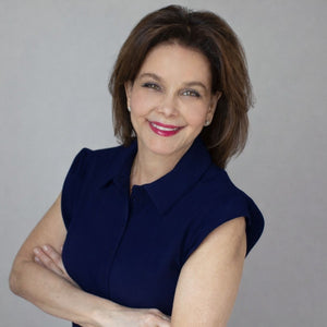 Dr. Cynthia Stolovitz - MD, CCFP(EM), FCFP <BR> Medical Director & Owner - Clinique Antiaging, Montreal 